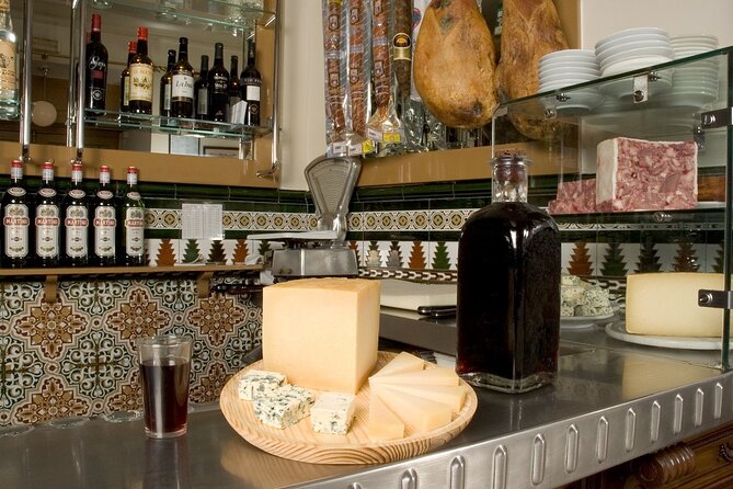 Old Madrid Tapas and Fine Wine Small Group Tour - Stop four: Ibérico tenderloin in an acclaimed kitchen