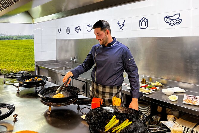 Paella Cooking Class, Wine Tasting & Central Market in Valencia - Tapas, wine, and the social side of the class