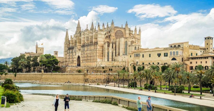 Palma: Cathedral of Mallorca Skip-the-Line Entry Ticket - Getting inside with the mobile voucher