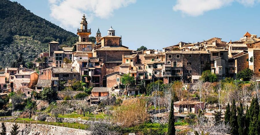 Palma, Cathedral & Valldemossa: Guided walking Tour - Why the Cathedral makes this Palma tour worthwhile