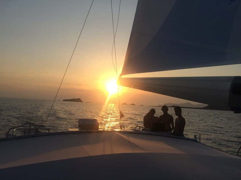 Palma de Mallorca: Deluxe Catamaran Sailing Tour with Meal - Who will enjoy the Oasis most