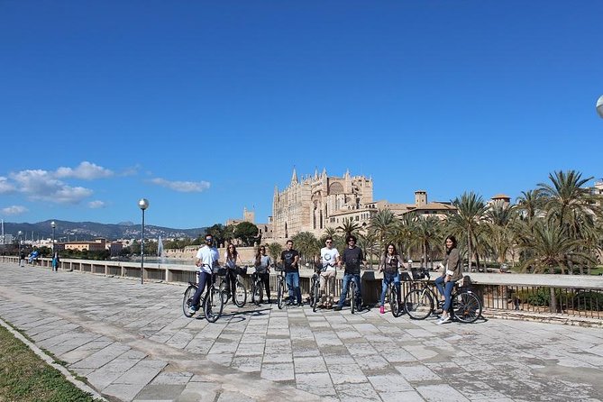 Palma de Mallorca Easy Bike Tour (Small Groups) - Es Baluard: a quick lesson with a wide view
