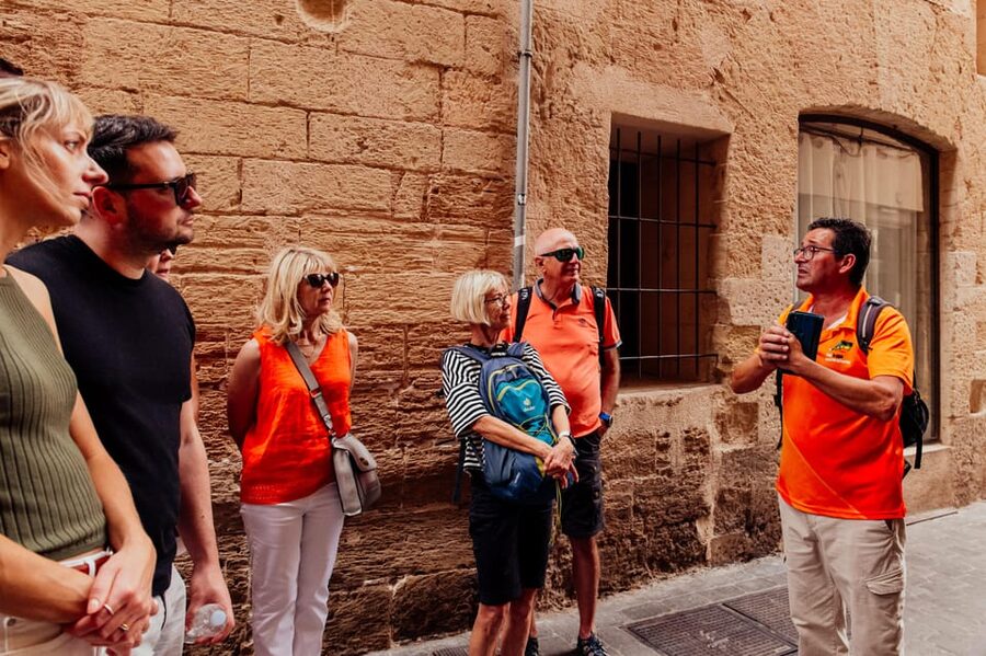 Palma de Mallorca: Foodie Walking Tour of the Old Town - Three tapas and a glass of local wine at Mercat de l’Olivar