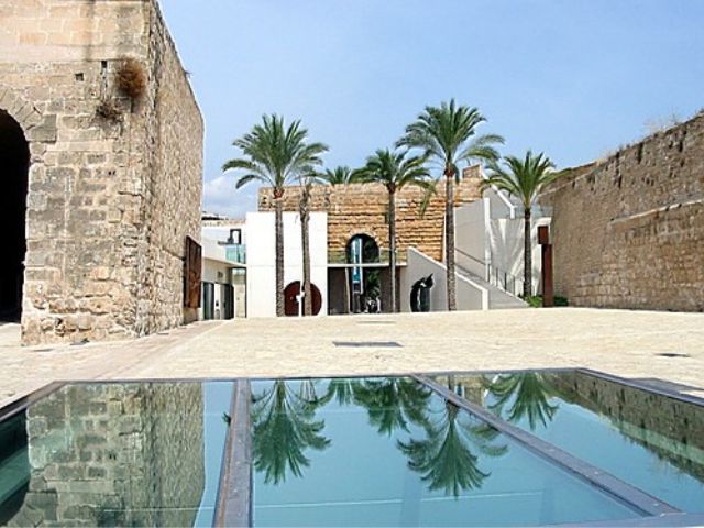 Palma de Mallorca: Guided Tour of the Old Town - La Seu Cathedral and the builders behind it