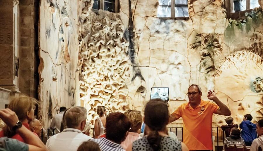 Palma de Mallorca: Old Town and Cathedral Tour - What You See Inside the Cathedral
