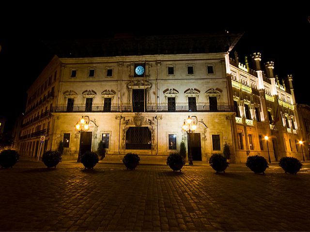 Palma de Mallorca: Old Town Atmospheric Evening Tour - The Cathedral and Parc de la Mar set the tone