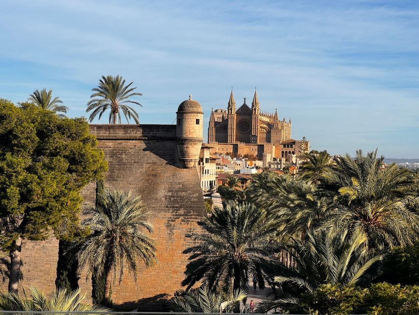 Palma de Mallorca: Old Town Atmospheric Evening Tour - Almudaina Palace and Palma’s layers of power