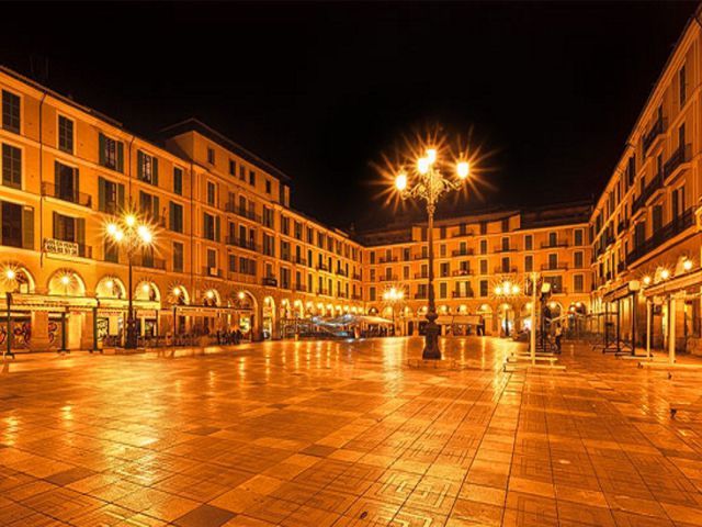 Palma de Mallorca: Old Town Atmospheric Evening Tour - Es Baluard and the Gerber District after dark