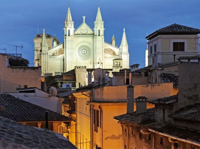 Palma de Mallorca: Old Town Atmospheric Evening Tour - The old lanes and Palma’s lesser-known stories