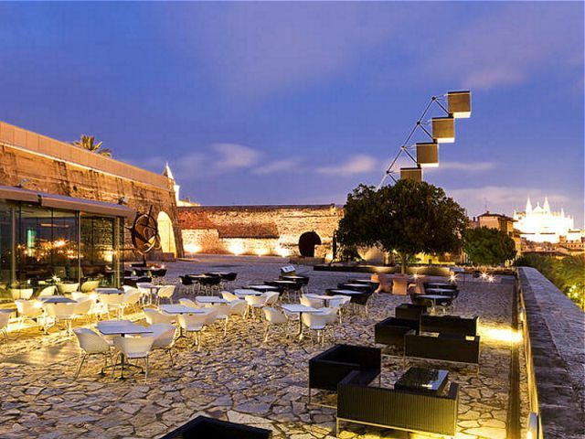 Palma de Mallorca: Old Town Atmospheric Evening Tour - La Llotja, Consolat del Mar, and the city’s working past