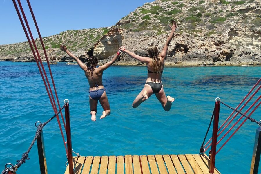 Palma de Mallorca: Palma Bay Boat Tour with Snorkeling - What this Palma Bay boat trip is really like