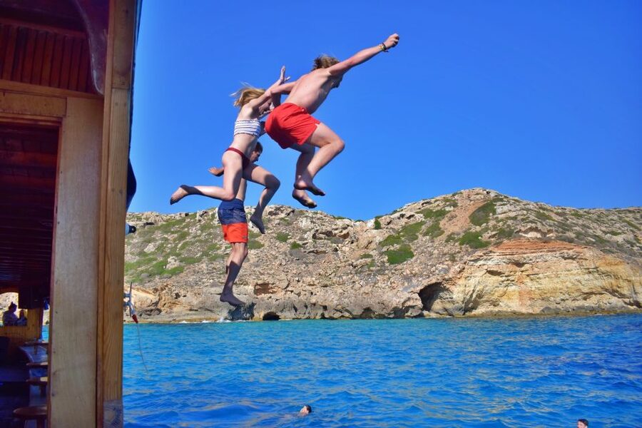 Palma de Mallorca: Palma Bay Boat Tour with Snorkeling - Comfort, space, and the size of the group