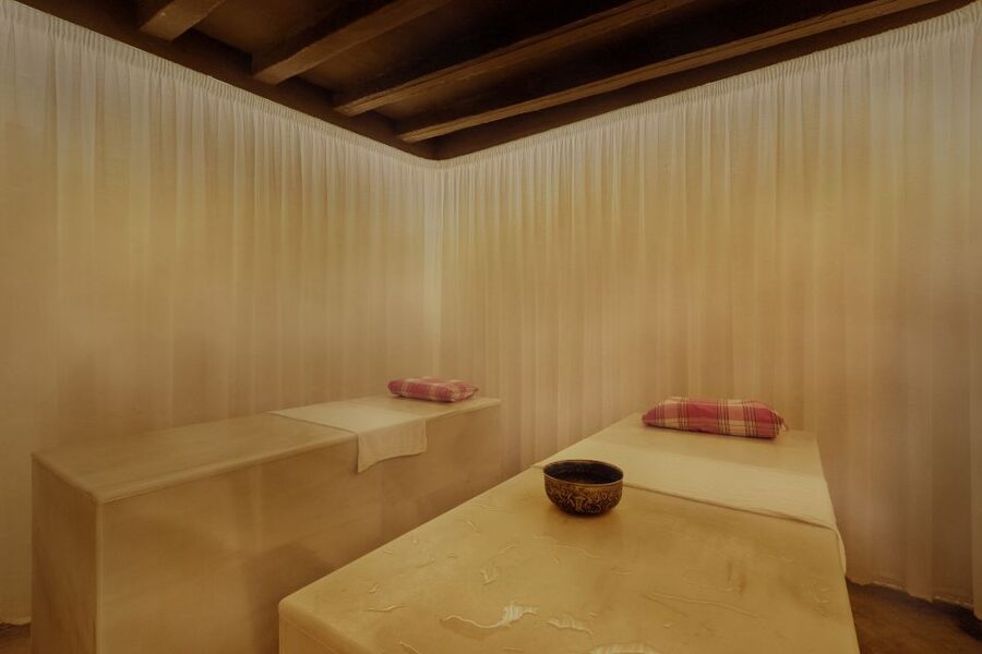 Palma: Hammam Al Àndalus Bath Session with Massage Options - The practical side: lockers, towels, and changing rooms