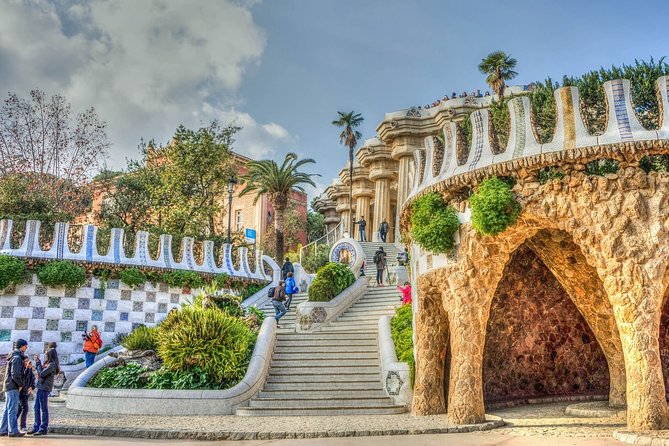 Park Guell and Sagrada Familia Private Tour with Hotel pick-up - What this Barcelona day actually delivers