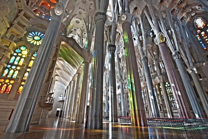 Park Guell and Sagrada Familia Private Tour with Hotel pick-up - Eixample and Passeig de Gràcia by private vehicle