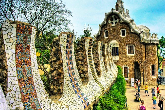 Park Guell and Sagrada Familia Private Tour with Hotel pick-up - The guide can make or break the day