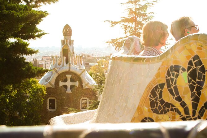 Park Guell and Sagrada Familia Tour with Skip the Line Tickets - The guide is the main reason to choose this format