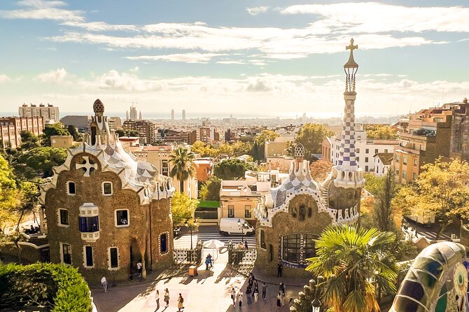 Park Guell and Sagrada Familia Tour with Skip the Line Tickets - The private bus makes the midday transfer easier