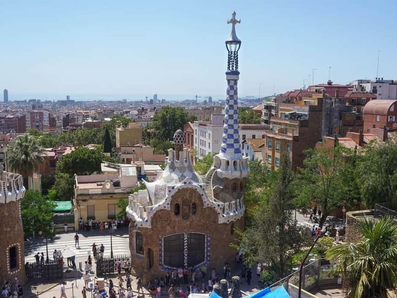 Park Güell: Guided Tour with Optional Gaudí Experience Entry - Colonnades, columns, and the meeting of nature and design