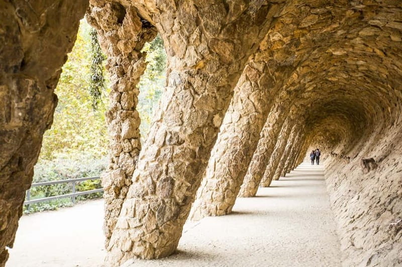 Park Güell: Guided Tour with Optional Gaudí Experience Entry - Language, group size, and the radio headset