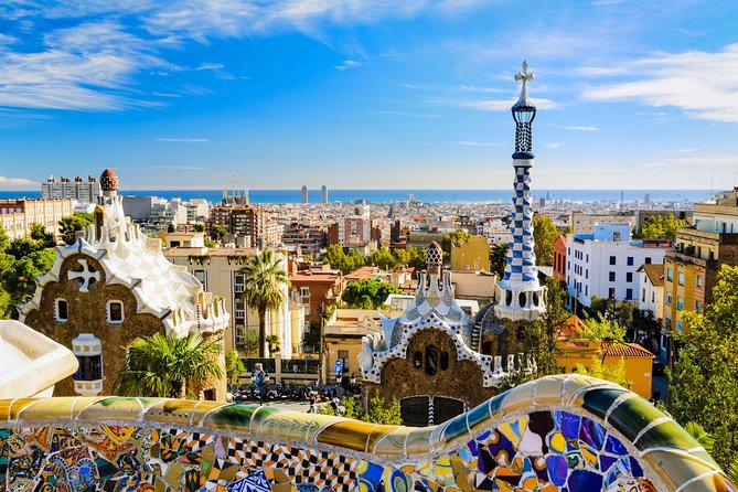 Park Guell Guided Tour with Skip the line Ticket - How the guide changes the visit