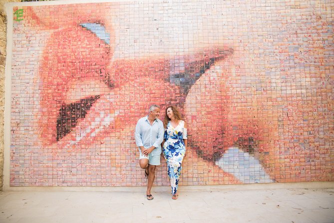 Photoshoot tour in Barcelona Secret Corners - Plaça d’Isidre Nonell and the city’s playful side