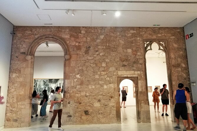 Picasso Museum and Walking Tour Plus Optional Wine & Food Tasting - Entering the Picasso Museum on your own