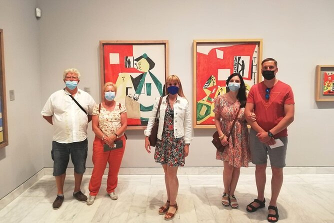 Picasso Museum Skip-the-Line Guided Tour - Group size, headsets, and the museum crowd