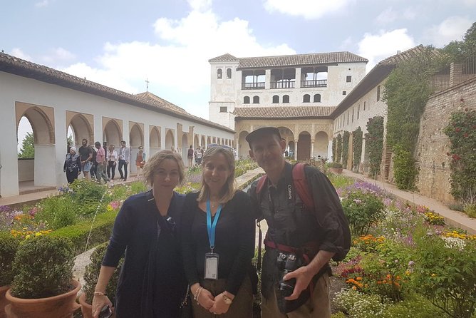 Private Alhambra Highlights Tour Including the Nasrid Palaces - The Alcazaba and Granada views