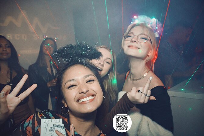 Pub Crawl Madrid by Mad Party Crew - Stop One: Enbabia Bar and the First Free Shot