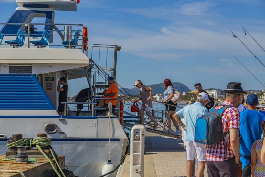 Puerto Pollença: Ferry to Formentor Beach - Arriving at Formentor Beach