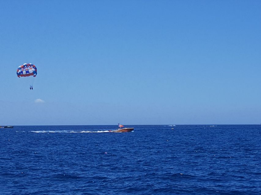 Puerto Rico de Gran Canaria : Parasailing - Getting fitted into the harness