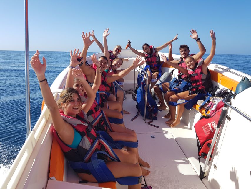 Puerto Rico de Gran Canaria : Parasailing - Who will enjoy this most?
