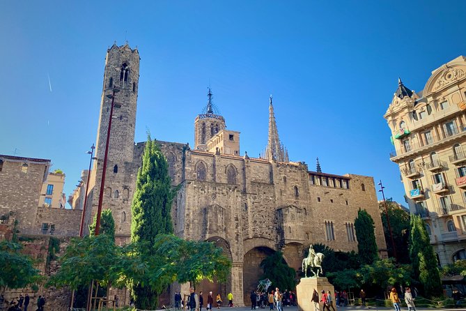 Ramblas, Old Town, Gothic and Gaudi Architecture Walking Tour - Passeig de Gracia: 45 minutes of Barcelona’s grand avenue