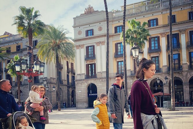 Ramblas, Old Town, Gothic and Gaudi Architecture Walking Tour - What the guides add to the route