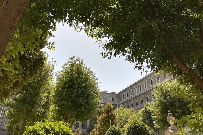 Reina Sofia Museum Small Group Tour -6 people maximum- - The advantage of a group capped at six