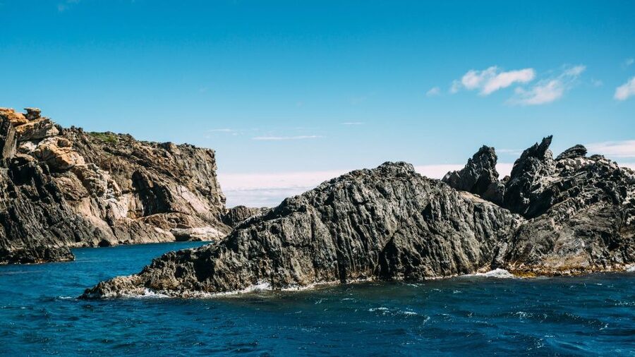 Roses: Cap de Creus & Port Lligat Boat Tour w/ Cadaqués Stop - Leaving Roses for Cala Jóncols