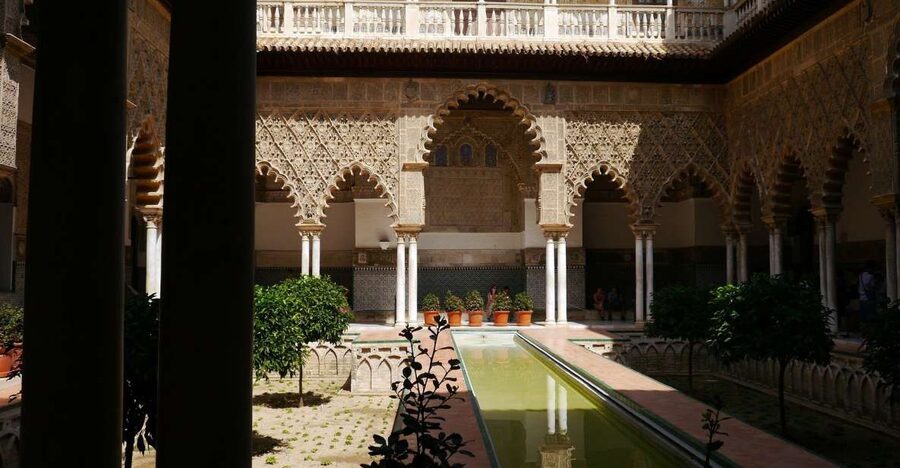 Royal Alcázar of Seville Skip-the-Line Guided Tour - Entering the Alcázar in about 40 minutes