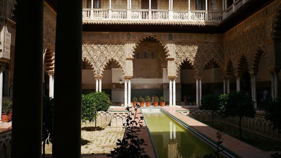 Royal Alcázar of Seville Skip-the-Line Guided Tour - Meeting beneath the orange umbrella