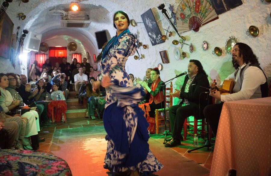 Sacromonte: Flamenco Show at Cuevas Los Tarantos Tickets - The included drink and optional Andalusian food