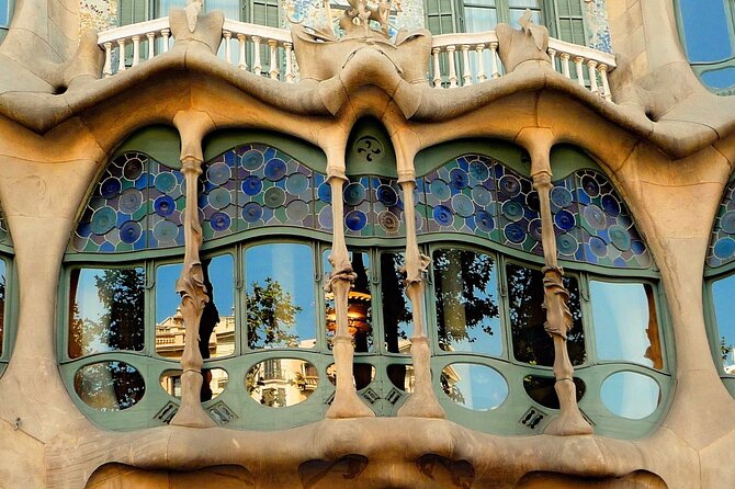 Sagrada Familia & Barcelona Small Group Tour with Hotel Pick-up - What the eight-person group changes