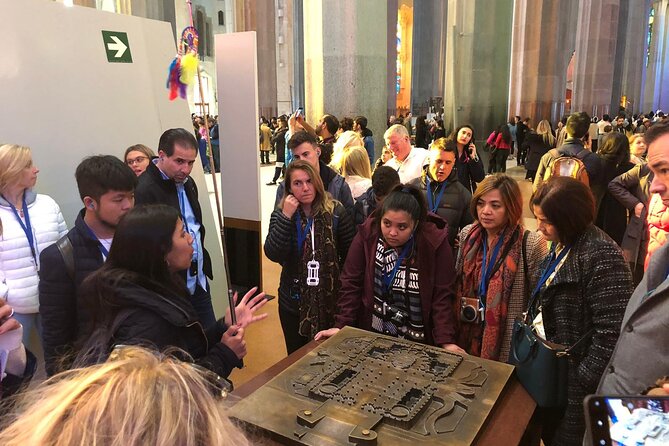 Sagrada Familia English Guided Tour & Optional Tower Access - Why a guide helps inside Sagrada Familia