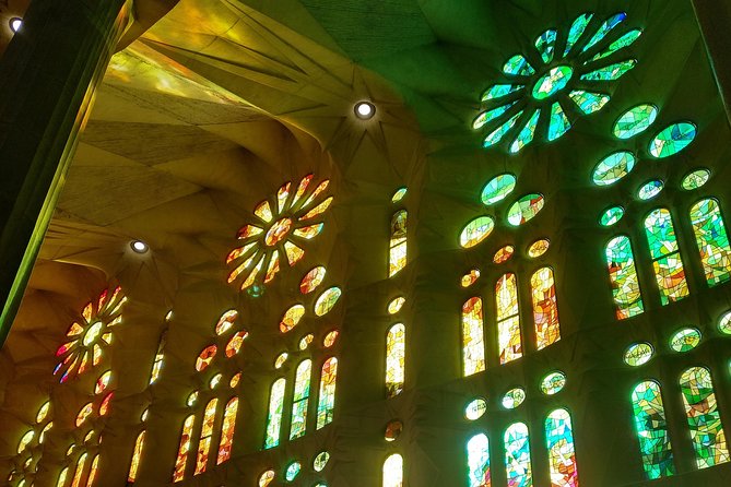 Sagrada Familia English Guided Tour & Optional Tower Access - The interior: five aisles, stained glass, and soaring vaults