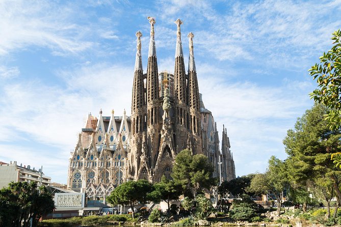 Sagrada Familia English Guided Tour & Optional Tower Access - Weather closures and the cost of the add-on