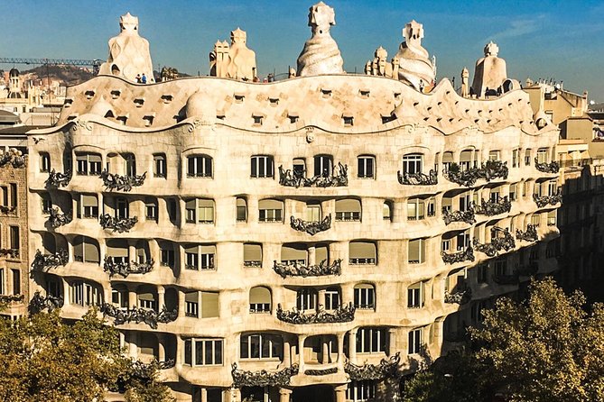 Sagrada Familia & Gaudi Tour Private or Small Group with Tickets - What the guide adds to the walk