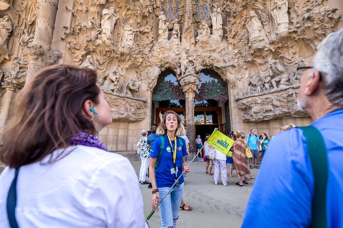 Sagrada Familia Guided Tour with Skip The Line Access - Meeting at Av. de Gaudí, 2