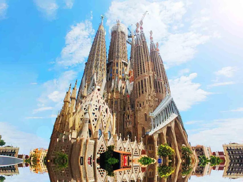 Sagrada Familia Guided Tour with Skip-the-Line Entry Ticket - The guide quality is unusually important