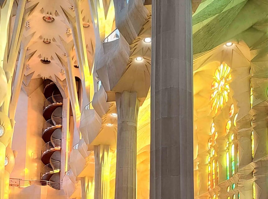 Sagrada Familia Guided Tour with Skip-the-Line Entry Ticket - Timing, clothing, and access