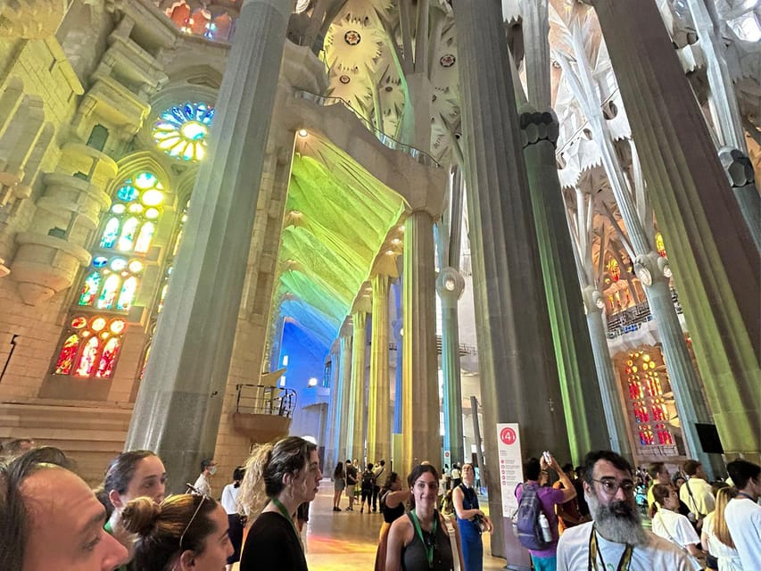 Sagrada Familia Guided Tour with Skip-the-Line Entry Ticket - Meeting at the group entrance
