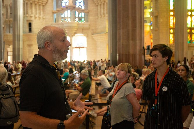 Sagrada Familia Guided Tour with Skip the Line Ticket - Which guide experience should you expect?